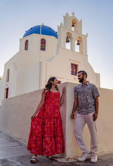 Oia: Couple Photoshoot Seprate Entrance to Blue Dome - Why a private photoshoot makes sense in Oia