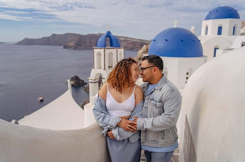 Oia: Couple Photoshoot Seprate Entrance to Blue Dome - The blue dome and the value of a separate entrance