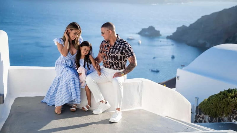 Oía: Santorini Professional Photoshoot with Edited Photos - Is $176 good value for five people?