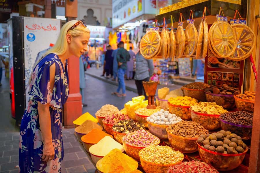 Old Dubai Guided Tour With Photographer: Souks & Street Food - What the photographer option adds