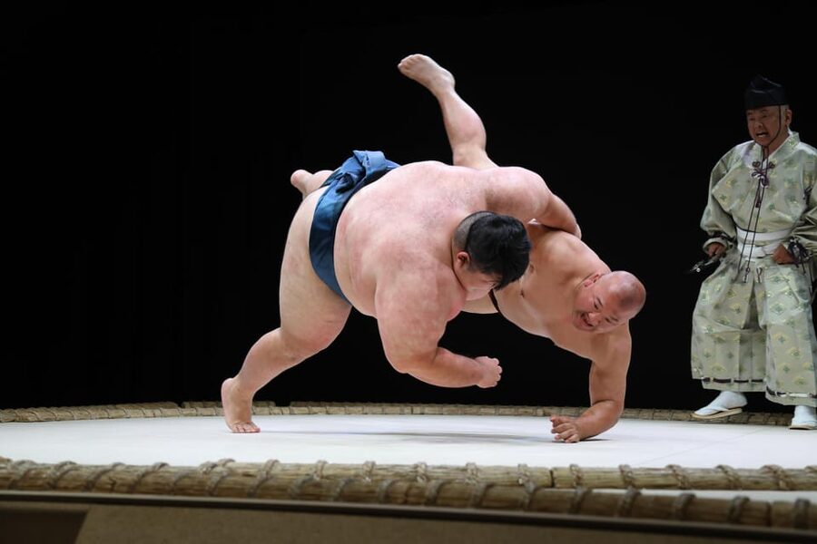 Osaka: Sumo Stage Show with Bento or Snack + Fight & Photo - Why the commentary and comedy matter