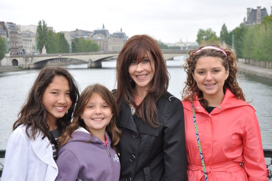 Paris 2-Hour Private Walking Tour with a Photographer - Choosing between the Louvre and the Eiffel Tower