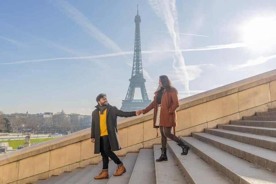 Paris: Eiffel Area Private Photoshoot - Pont de Bir-Hakeim, a strong first backdrop