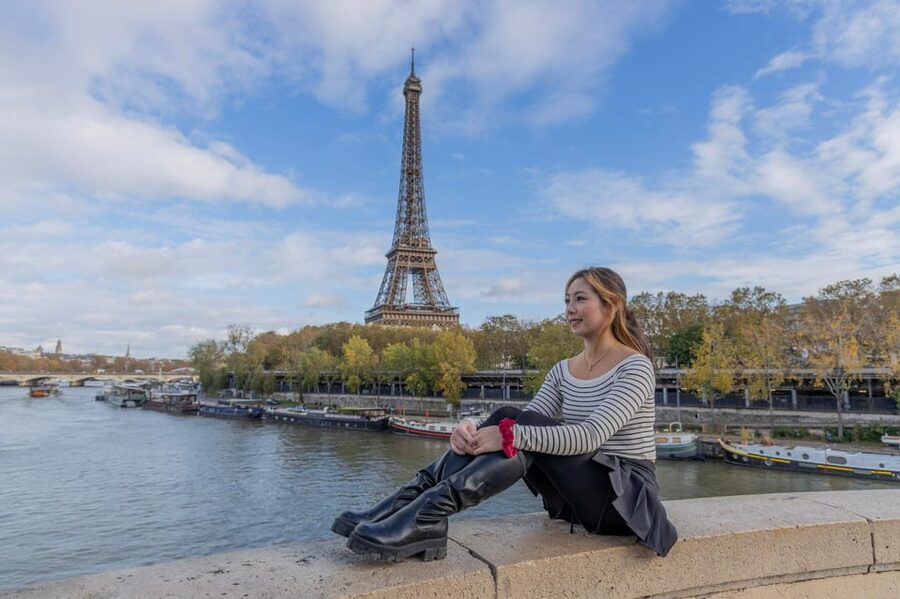 Paris: Eiffel Area Private Photoshoot - The real value at $48 per person