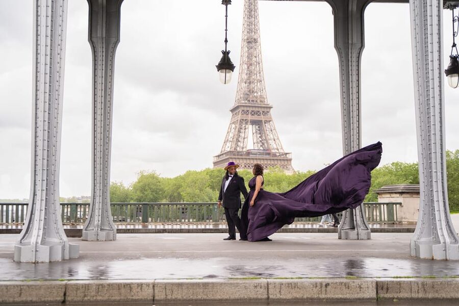 Paris: Eiffel Tower Flying-Dress Photoshoot jonadress - Outdoor changing and practical clothing