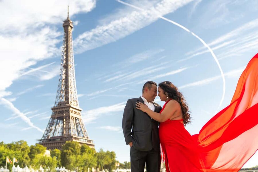 Paris: Eiffel Tower Glamor Photoshoot with Dress Options - Is $412 good value?