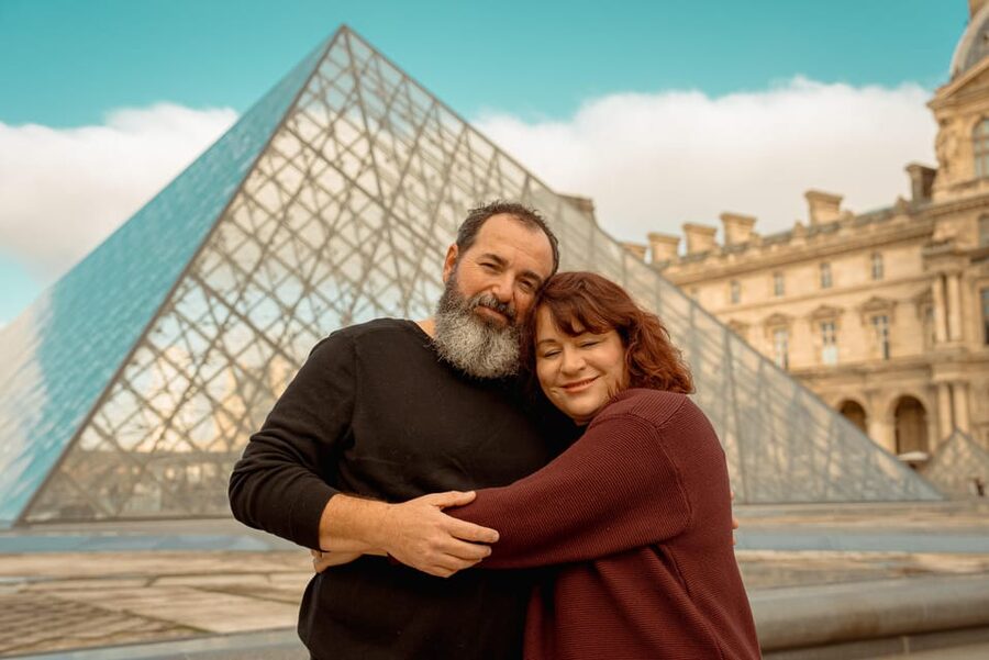 Paris: Eiffel Tower & Louvre Photoshoot (High End Edits) - How the photographer works with real people