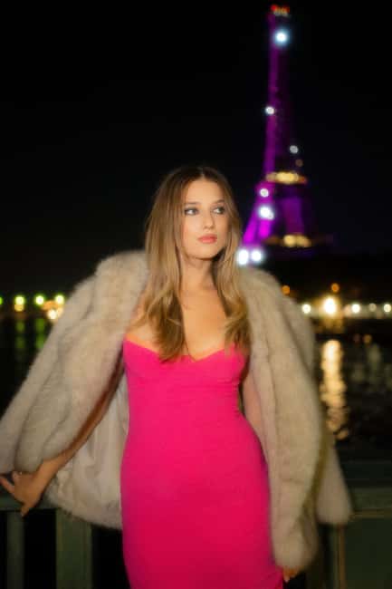 Paris: Eiffel Tower Night Photoshoot with 20 High End Edits - Reaching Place du Trocadéro for the main photographs
