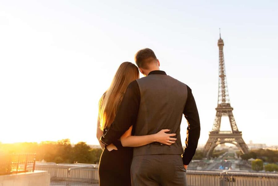 Paris: Eiffel Tower Photoshoot - The 90-minute route through Bir Hakeim and the Seine