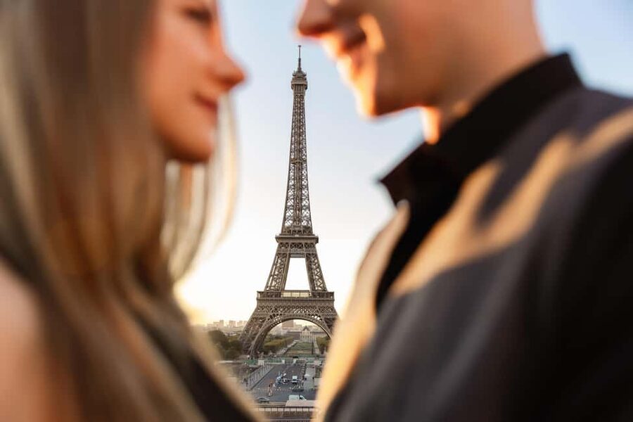 Paris: Eiffel Tower Photoshoot - The Ultimate package with a 30-second video