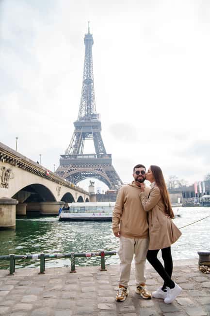 Paris: Eiffel Tower Photoshoot with a Professional - What this Eiffel Tower photoshoot is really like