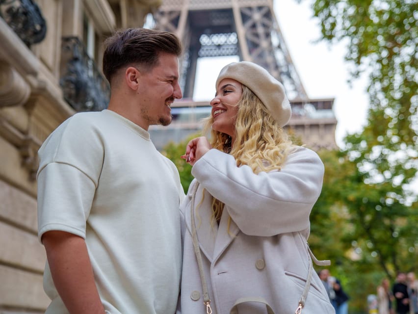 Paris: Eiffel Tower Photoshoot with a Professional - Choosing between 15 minutes and one hour