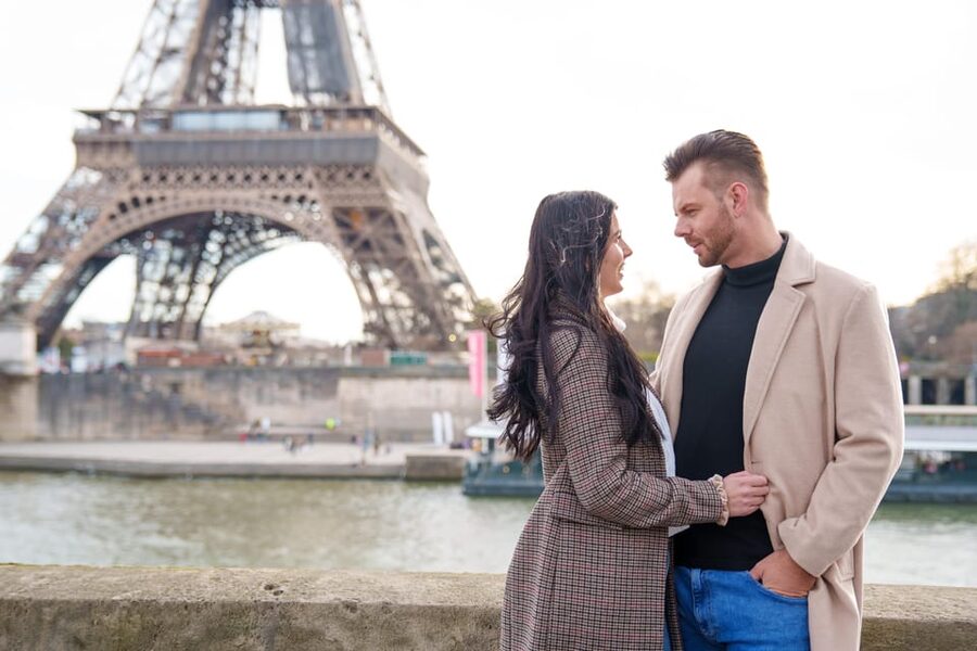 Paris: Eiffel Tower Photoshoot with a Professional - Weather, clothing, and practical comfort