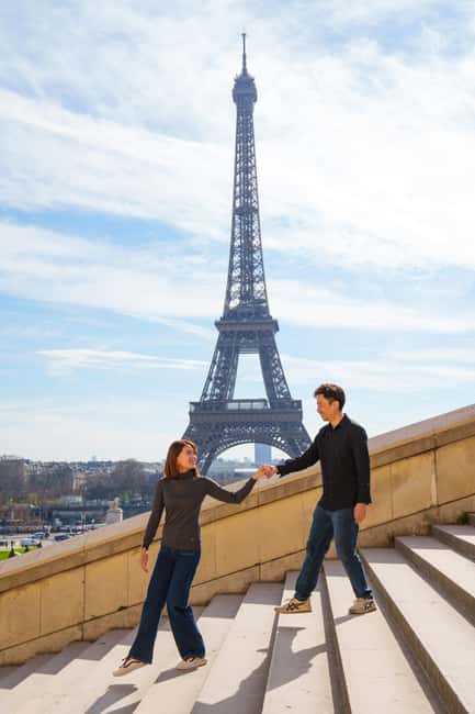 Paris: Eiffel Tower Photoshoot with a Professional - Should you book it?