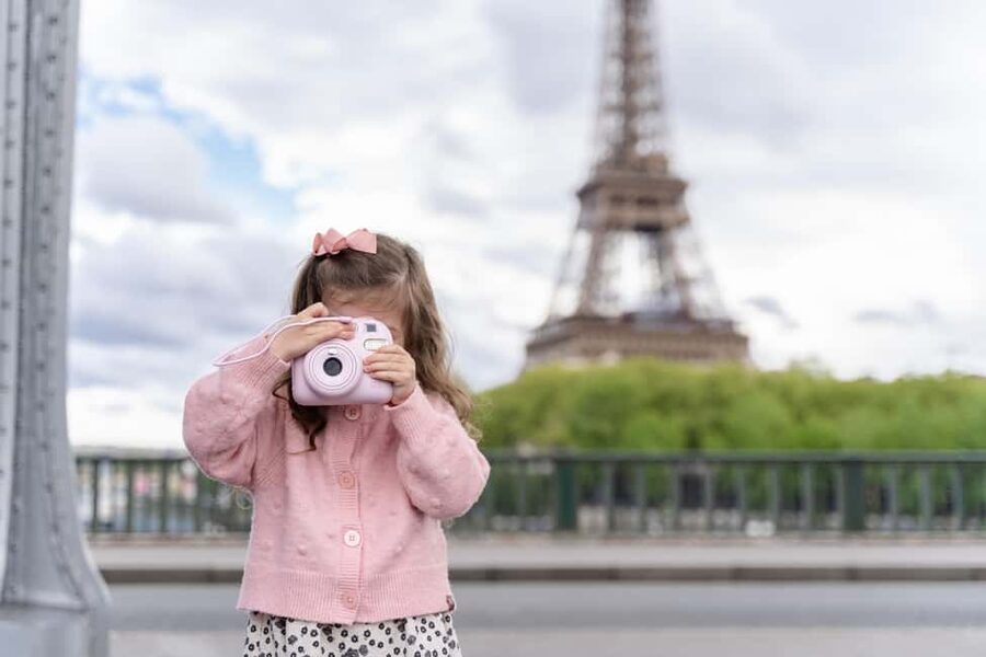 Paris: Eiffel Tower Premium Photoshoot - The 15-Minute Session Versus the One-Hour Option