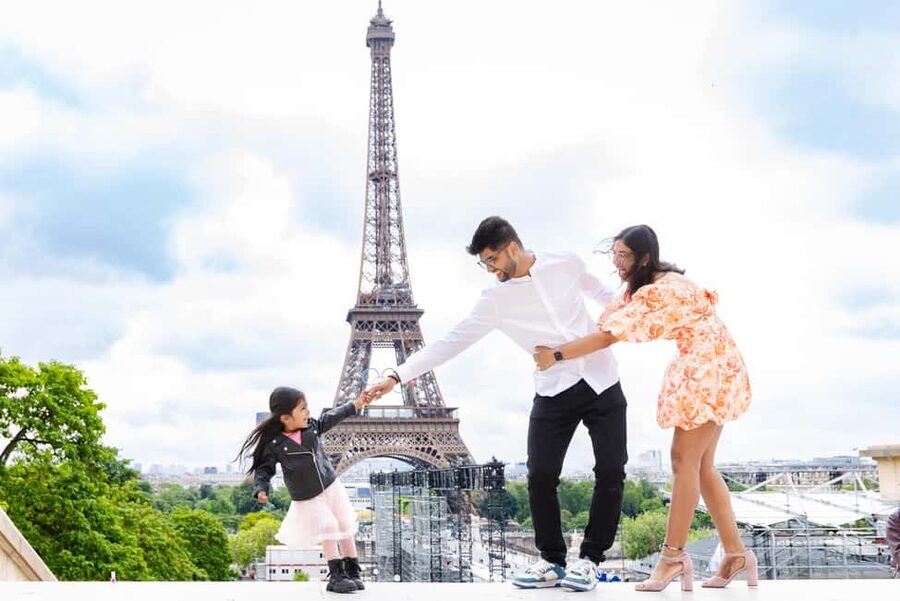 Paris: Eiffel Tower Premium Photoshoot - Weather, Crowds, and the No-Show Rule