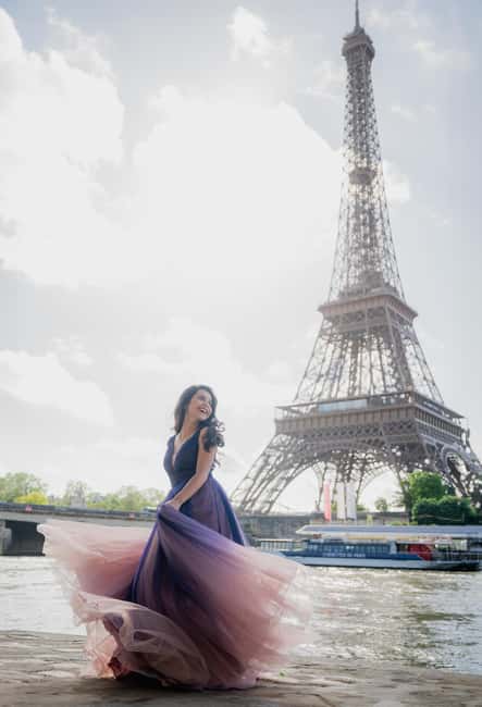 Paris: Eiffel Tower Private Photo Session - Walking Toward the Seine and Bir Hakeim Bridge