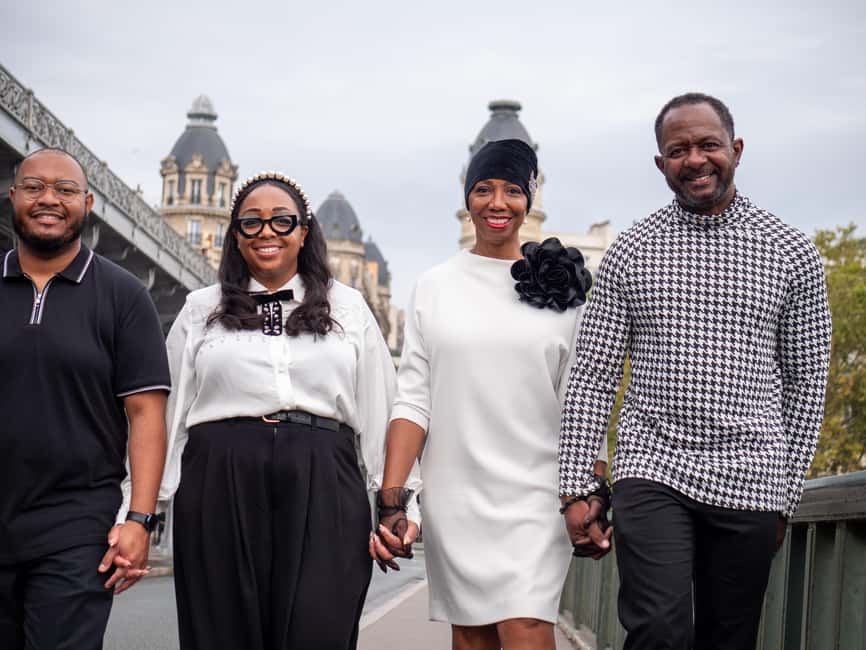 Paris: Eiffel Tower Private Photoshoot Experience - Standard or premium: choosing the right photo package