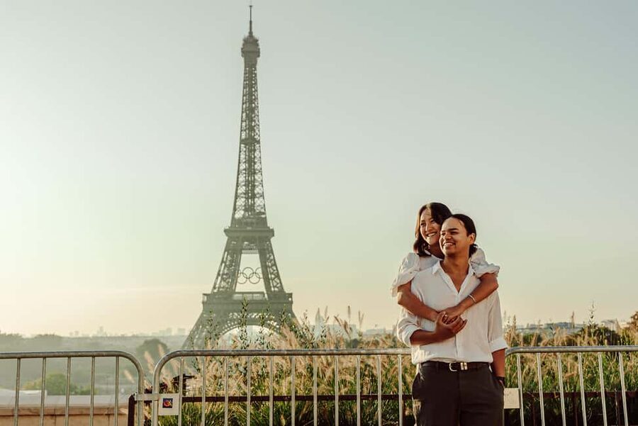 Paris: Eiffel Tower Street Photoshoot - Who will enjoy this most
