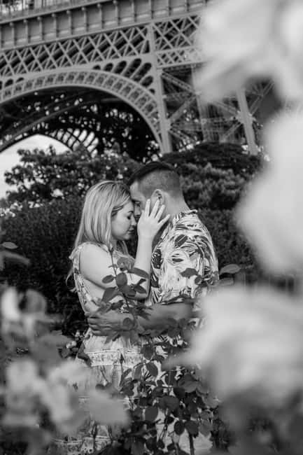 Paris: Eiffel Tower Street Photoshoot - The photo selection and editing process