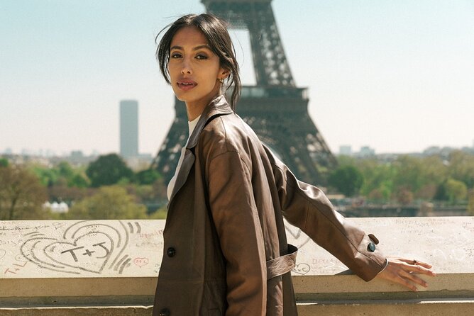 Paris: Eiffel Tower Vintage Photoshoot - A cinematic Eiffel Tower session without the awkwardness