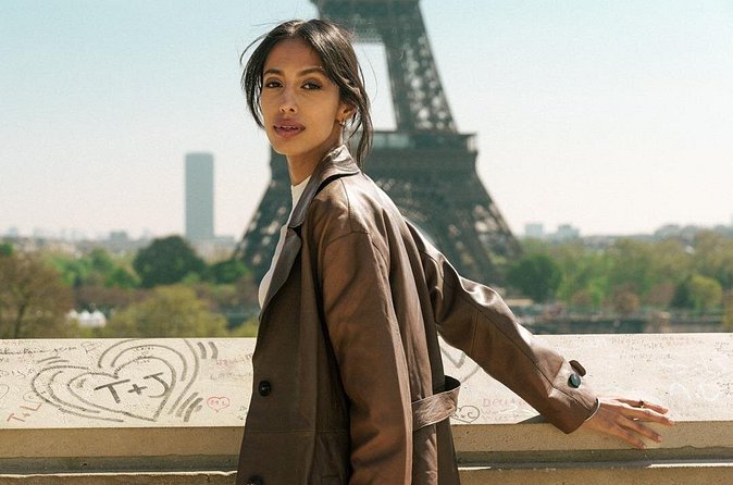 Paris: Eiffel Tower Vintage Photoshoot - The Eiffel Tower setting and the vintage look