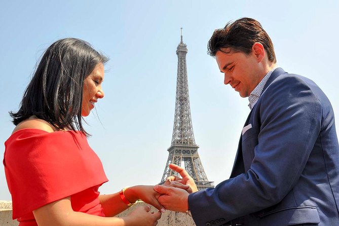 Paris Engagement Proposal Private Walking Tour with Professional Photographer - Why this works better than a surprise selfie