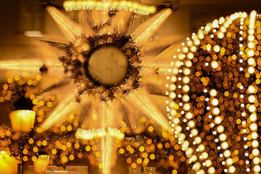 Paris: Experience the magic of Christmas on a walk with a pro photographer - Pont de l’Alma and the last golden light