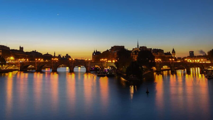 Paris: Experience the magic of Christmas on a walk with a pro photographer - How to prepare for the 90-minute walk