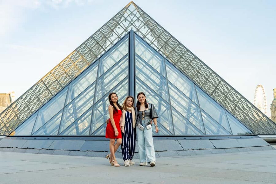 Paris: Louvre Photo Shoot - Key points at a glance