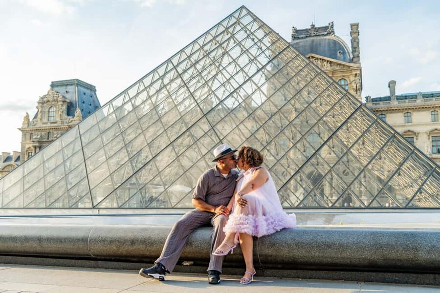 Paris: Louvre Photo Shoot - What the 30 to 90 minutes can include