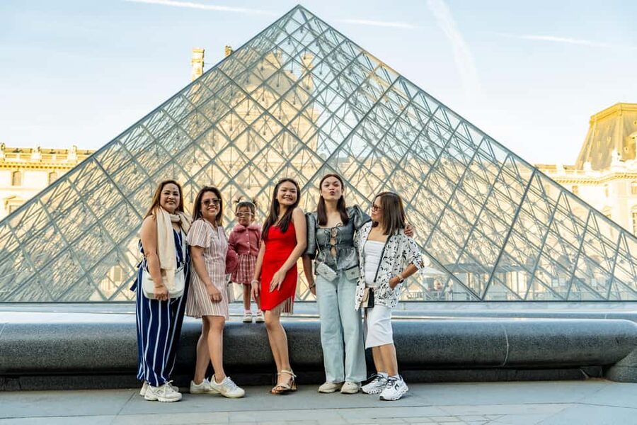 Paris: Louvre Photo Shoot - Who should book this Louvre photo shoot