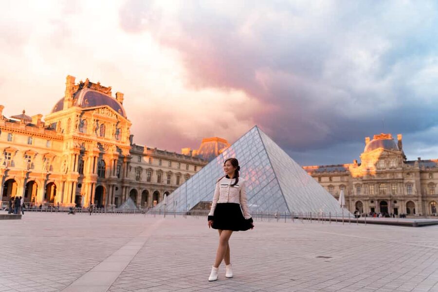 Paris: Louvre photoshoot or Seine bridges Eiffel Tower walk - Timing, meeting points, and simple preparation