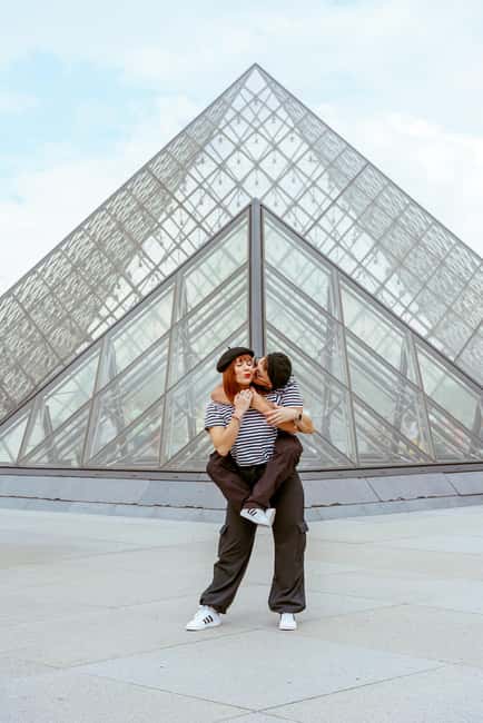 Paris : Louvre Street Photoshoot - Starting at the Arc de Triomphe du Carrousel