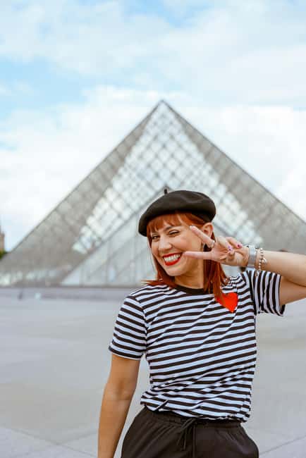 Paris : Louvre Street Photoshoot - Posing help for natural-looking photographs