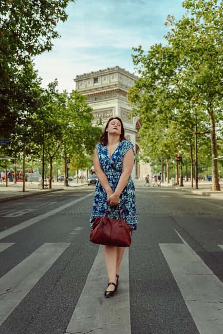 Paris : Louvre Street Photoshoot - Optional reels from a photographer who also makes video