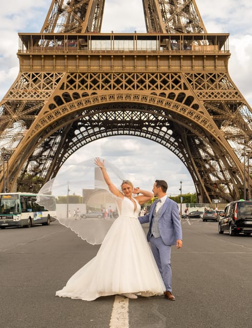 Paris : Louvre Street Photoshoot - Is $93 good value for your group?