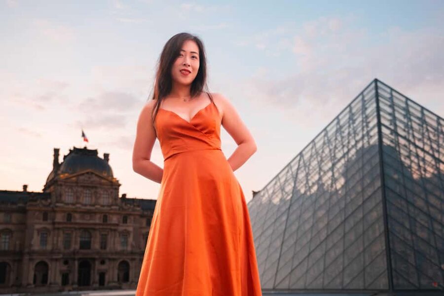 Paris: Luxury Photoshoot near the Eiffel Tower Photos in 24H - Why a 30-minute Eiffel Tower session works