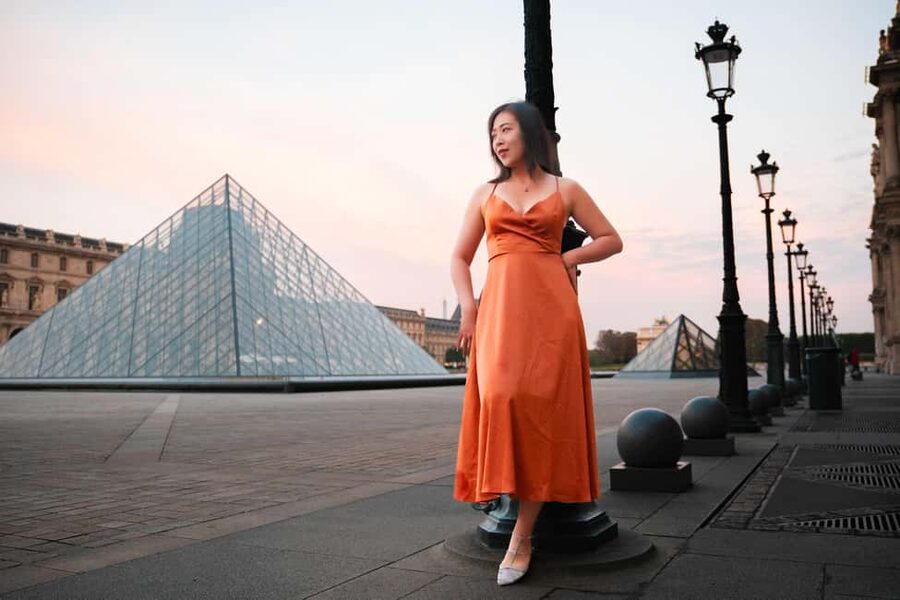 Paris: Luxury Photoshoot near the Eiffel Tower Photos in 24H - Meeting near the Eiffel Tower
