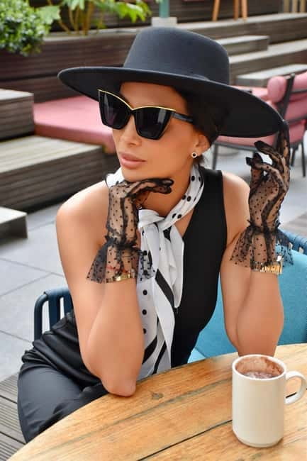 Paris: Old Money Photo Shoot with Outfits and Accessories - Turning Paris into your photo studio