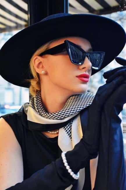 Paris: Old Money Photo Shoot with Outfits and Accessories - Choosing a vintage outfit before you arrive