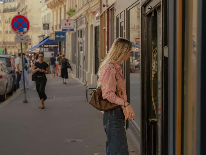 Paris: Photo shoot & cinematic mini-film in Montmartre - Sacré-Cœur and the first Montmartre portraits