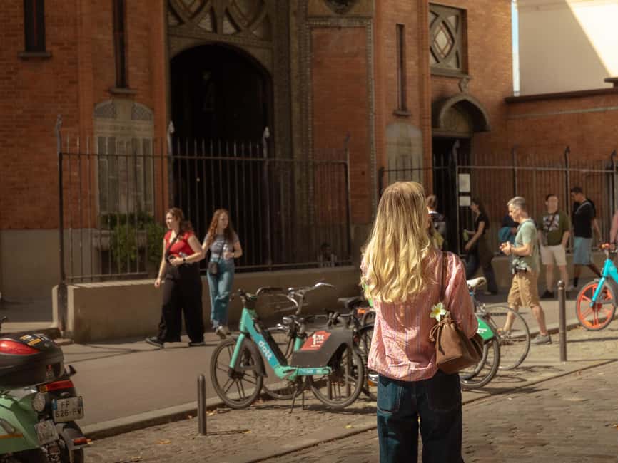 Paris: Photo shoot & cinematic mini-film in Montmartre - Receiving your finished Paris keepsake