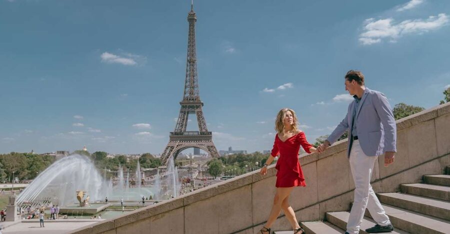 Paris: Photo Shoot with a Private Travel Photographer - Pont de Bir-Hakeim: strong lines and Eiffel Tower views
