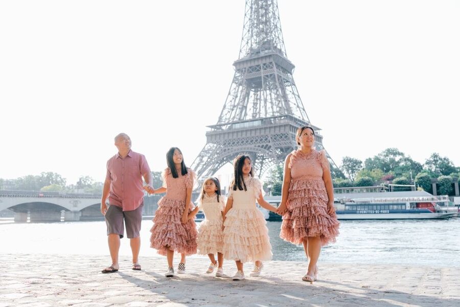 Paris: Photo Shoot with a Private Travel Photographer - How the photographer helps you look natural