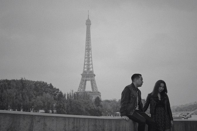 Paris Photo Shoot with Professional Photographer - Pont de Bir-Hakeim and the Seine