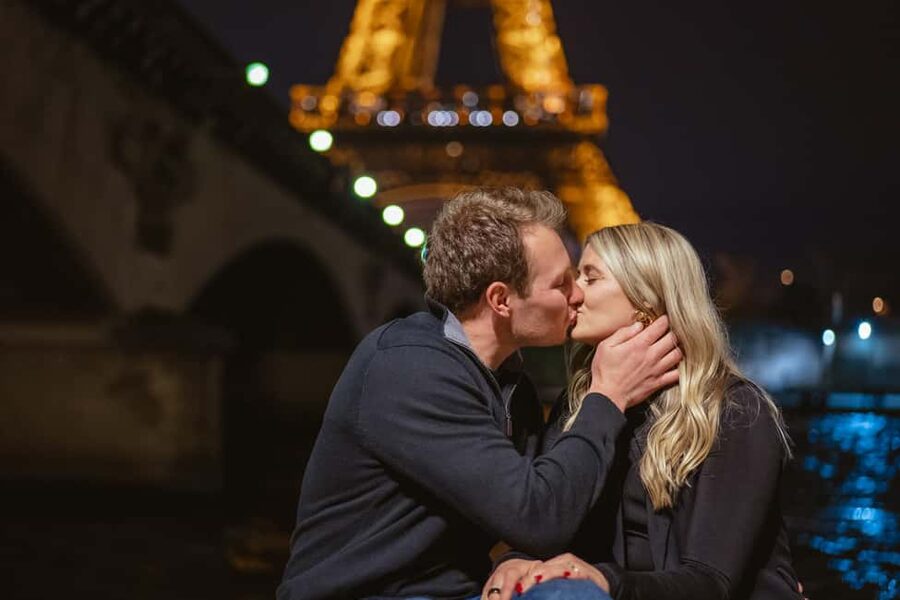 Paris photographer 1 hour near the Eiffel Tower or in Paris - Should You Book This Paris Photo Session?
