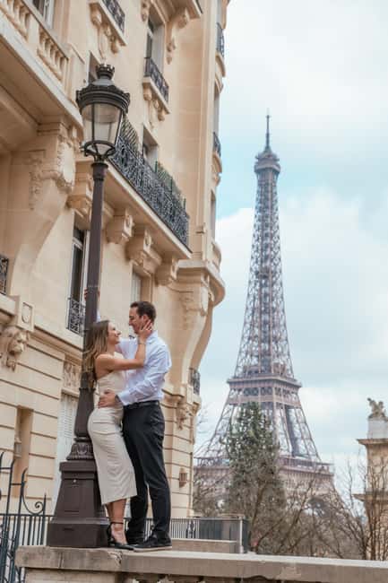 Paris photographer 1 hour near the Eiffel Tower or in Paris - What Happens During the One-Hour Session