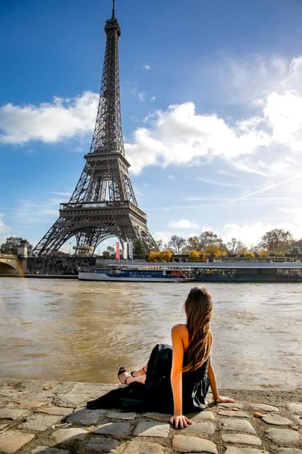 Paris: Photoshoot Around Eiffel Tower with 55 Edited Photos - Walking between Eiffel Tower viewpoints