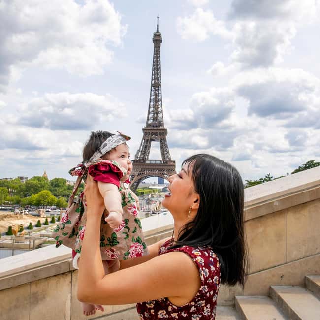 Paris: Photoshoot Around Eiffel Tower with 55 Edited Photos - The photographer does more than press the shutter